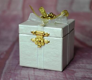 Wedding  Gift box - gold bear Image 1