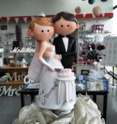 Wedding Bride and Groom Cake Toppers- Just Married - Wedding Wish