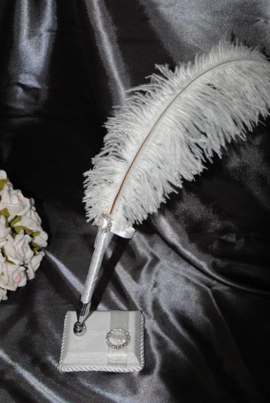 Wedding  Circle of Love Crystal Feather Pen Image 1