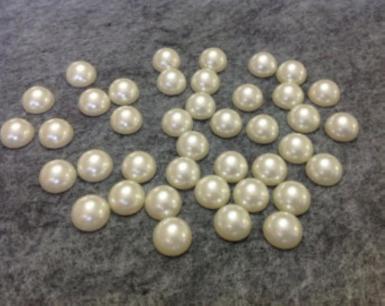 Wedding  Flat Backed Pearl Scatter Beads - 30g Image 1