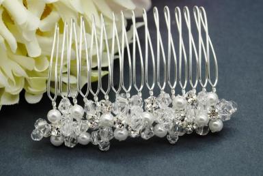 Wedding  Crystal and Pearl Veil Comb Image 1